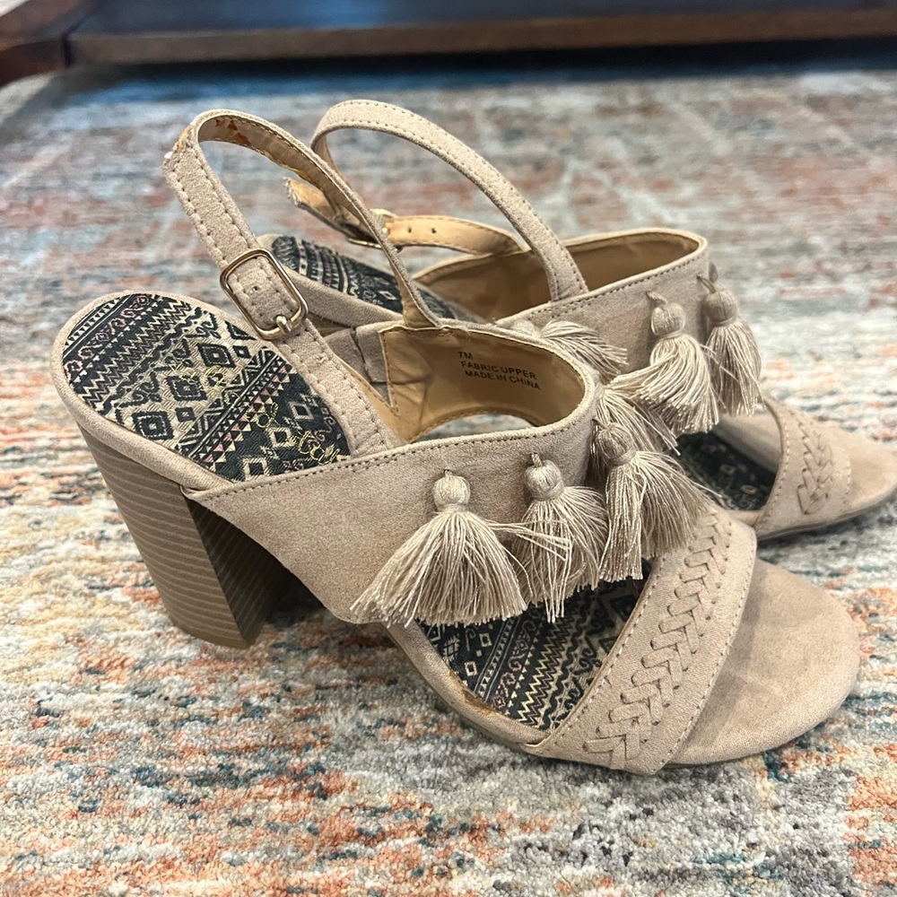 Altar’d State Tassel Heels size 7, tan